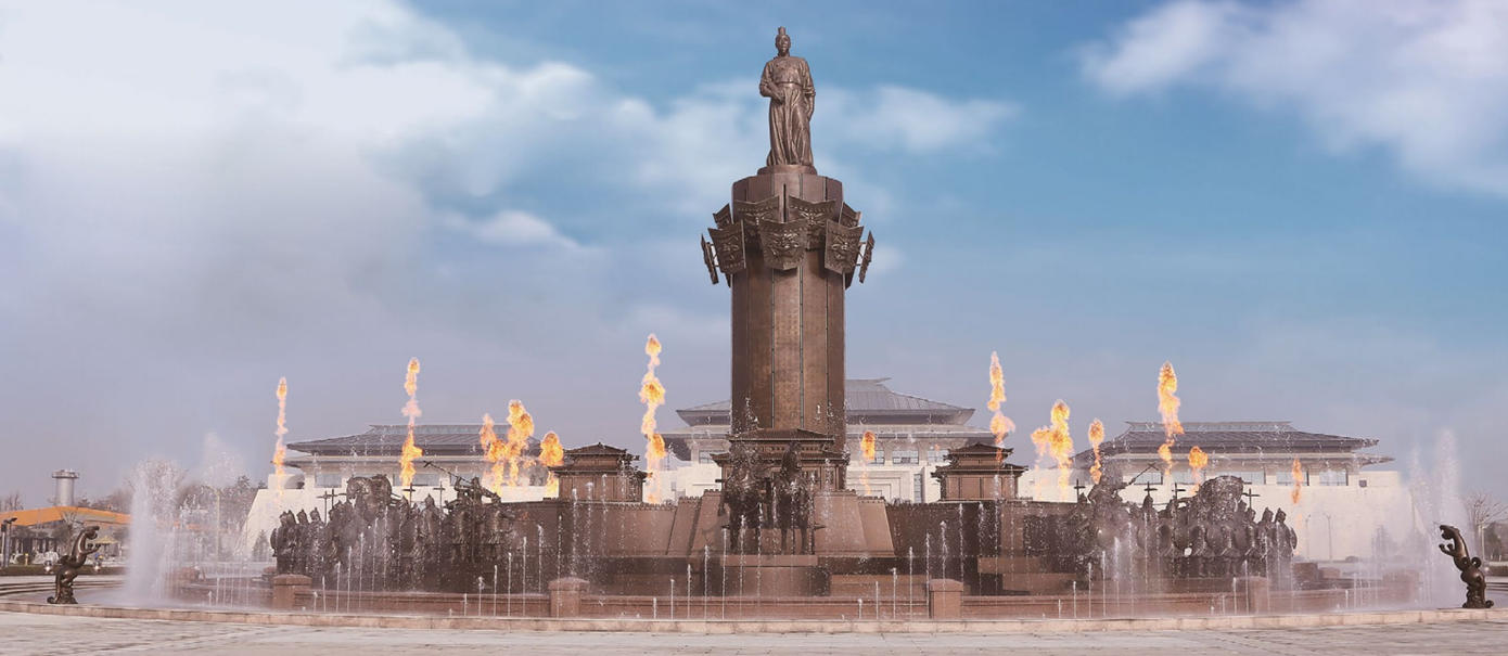 《孫武頌》動感雕塑依據(jù)孫子軍事文化思想，采用現(xiàn)代雕塑藝術(shù)設(shè)計而成。該動感雕塑運用了先進的數(shù)字技術(shù)，采用激光、音響、焰火、水霧、轉(zhuǎn)動、燈光、噴泉等有機組合，生動演繹了古代戰(zhàn)爭場面，場景高潮迭起、五彩繽紛、雄渾博大、震撼人心，是目前科技含量最高、工藝最復(fù)雜、藝術(shù)效果最佳的景觀動態(tài)雕塑典范。.jpg